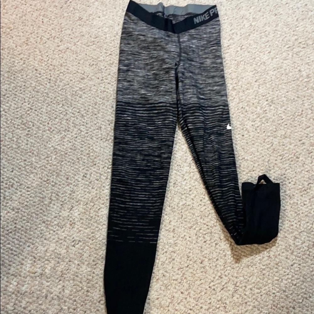Nike pro workout leggings